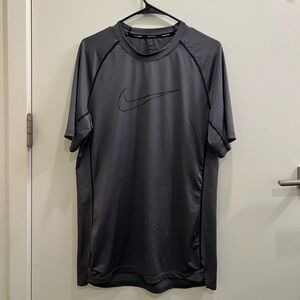 Nike Pro Men Tshirt L